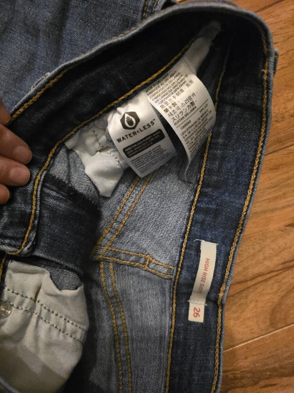 LEVI'S Shorts - Picture 4 of 5